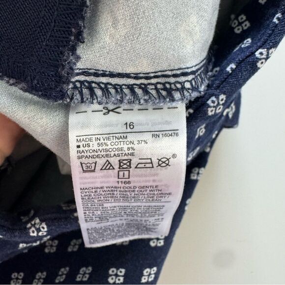 Old Navy Maternity Pixie Pants with Side Panel Navy Blue and White Size 16 - Picture 7 of 8